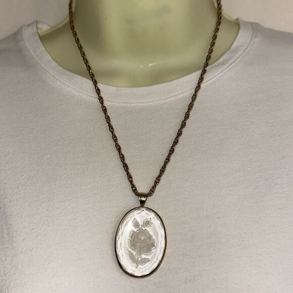 Vintage Etched Rose Clear Acrylic Oval Pendant w/Gold Tone Chain - Picture 2 of 3
